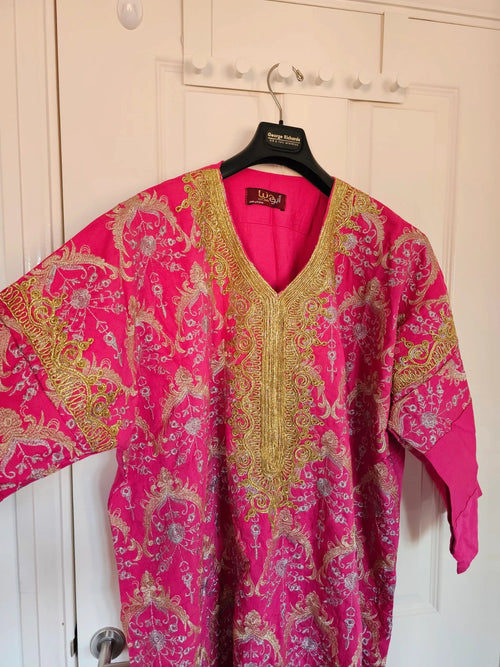 Abou Donia women Dubai African Arabia long kaftan 3/4 sleeve V-neck gold embroidered pink 3XL/18