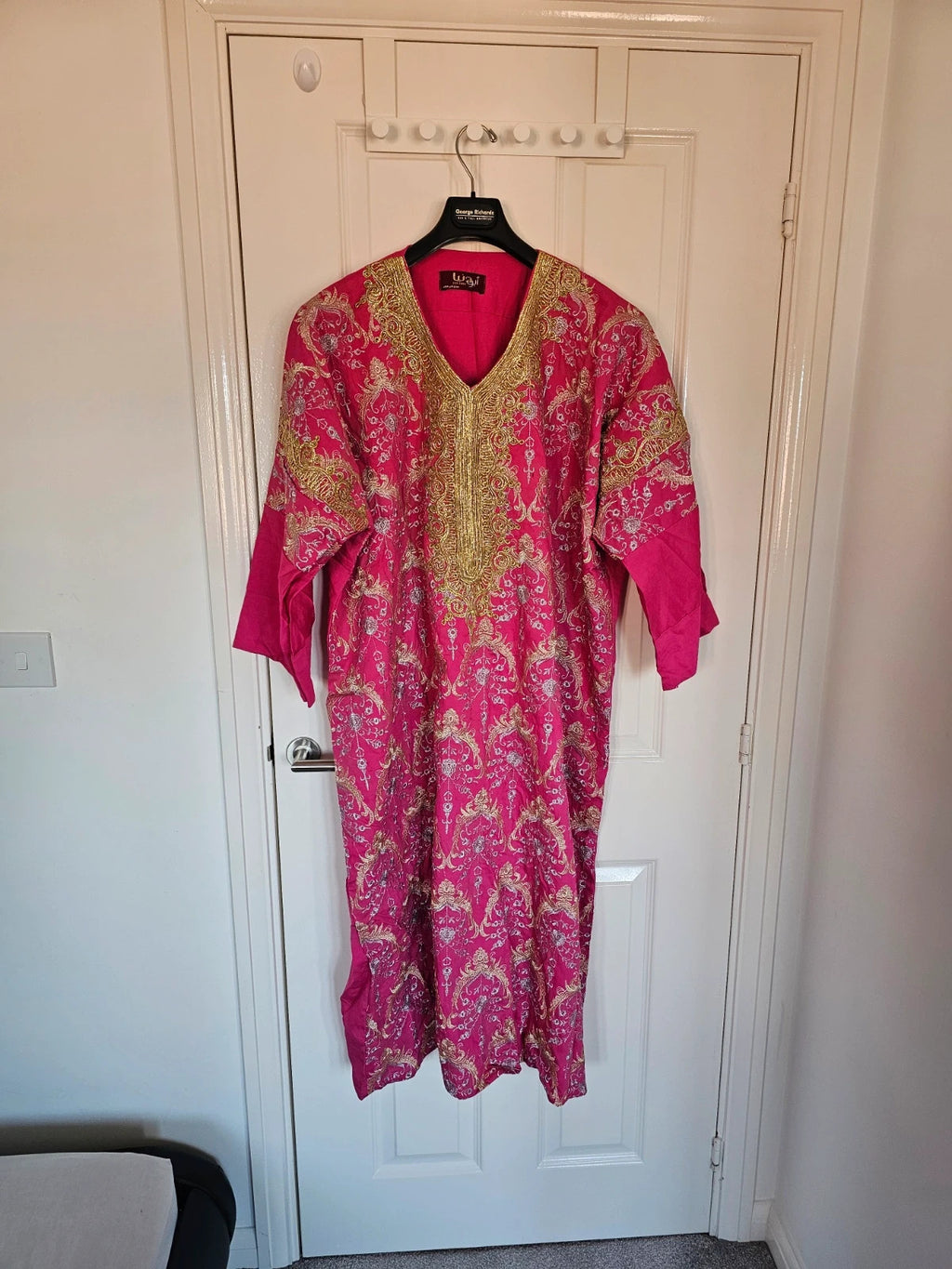Abou Donia women Dubai African Arabia long kaftan 3/4 sleeve V-neck gold embroidered pink 3XL/18