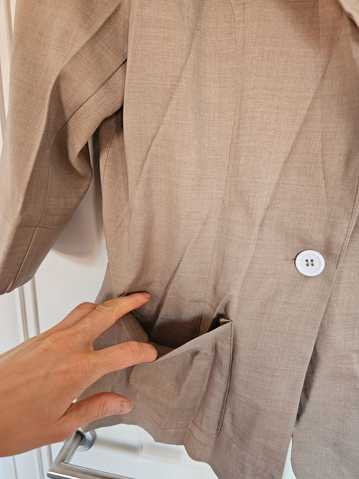 Generic single button blazer 3/4 sleeve women patch pocket notch lapel beige M/10