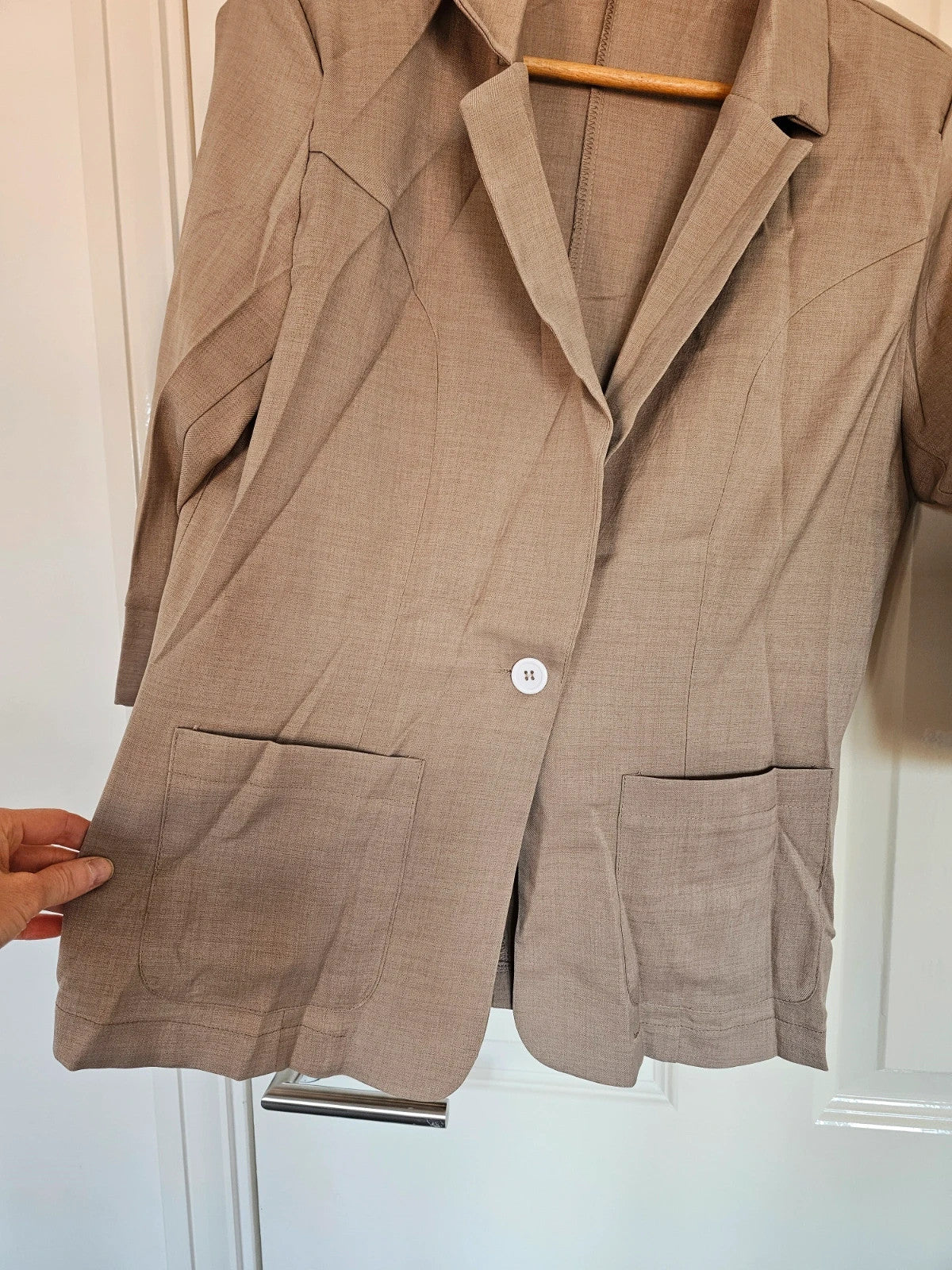 Generic single button blazer 3/4 sleeve women patch pocket notch lapel beige M/10