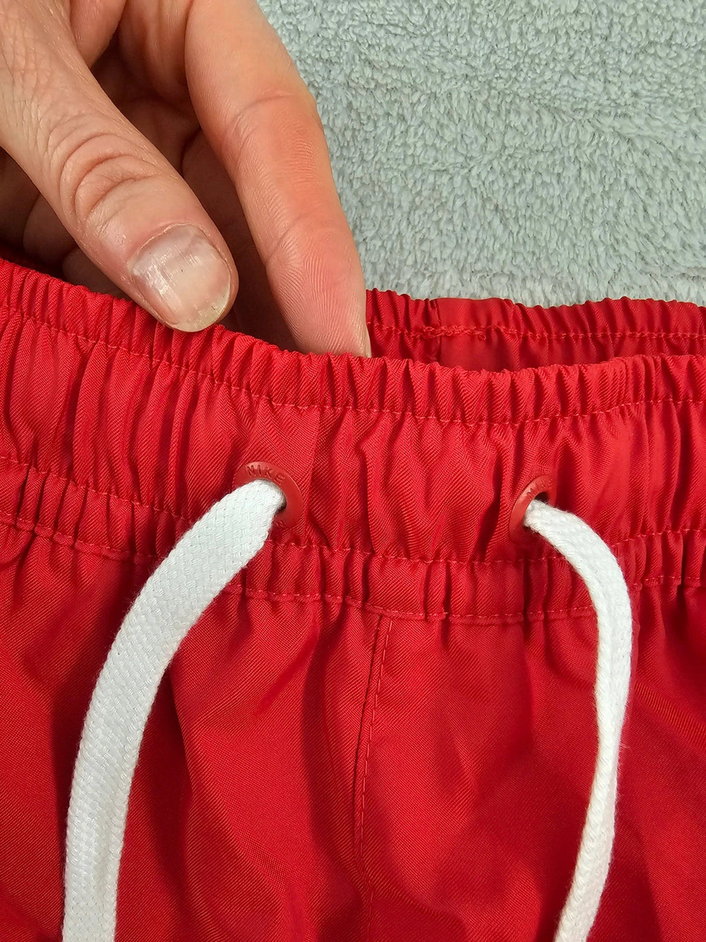 Nike men standard fit above knee length shorts elastic waist sportswear casual holiday red S