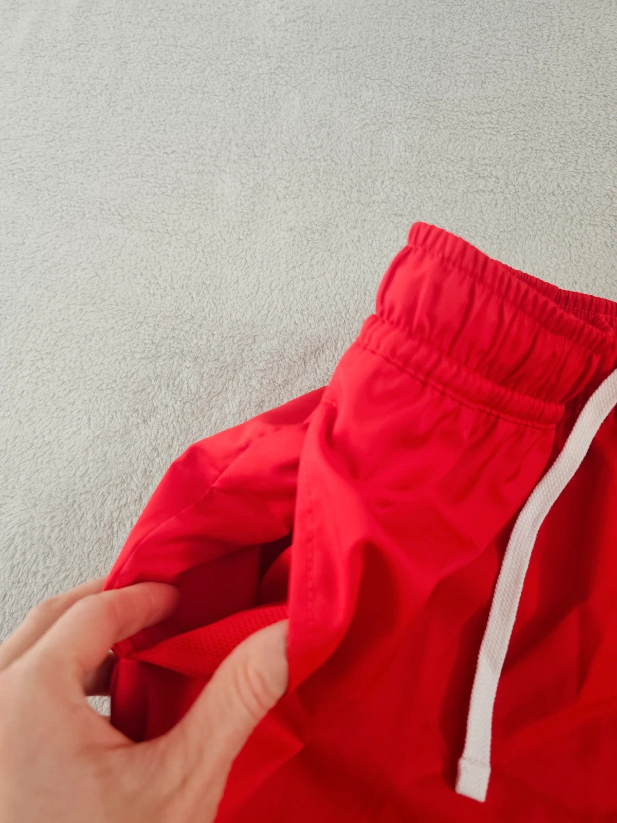 Nike men standard fit above knee length shorts elastic waist sportswear casual holiday red S