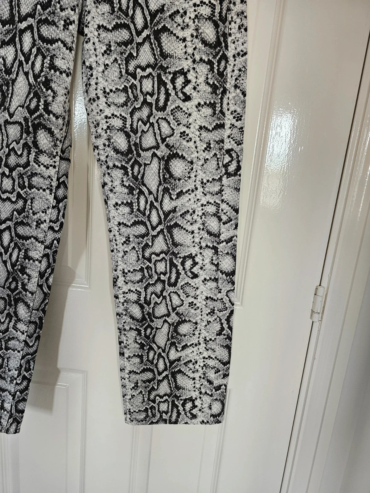 Topshop women high rise snake print straight leg jeans cotton casual black/white UK10/W28
