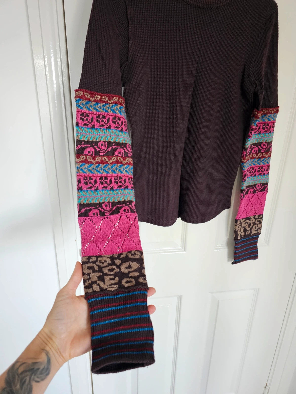 Free people women all in cuff top waffle jersey sweater print cuff thumbhole brown combo cotton M