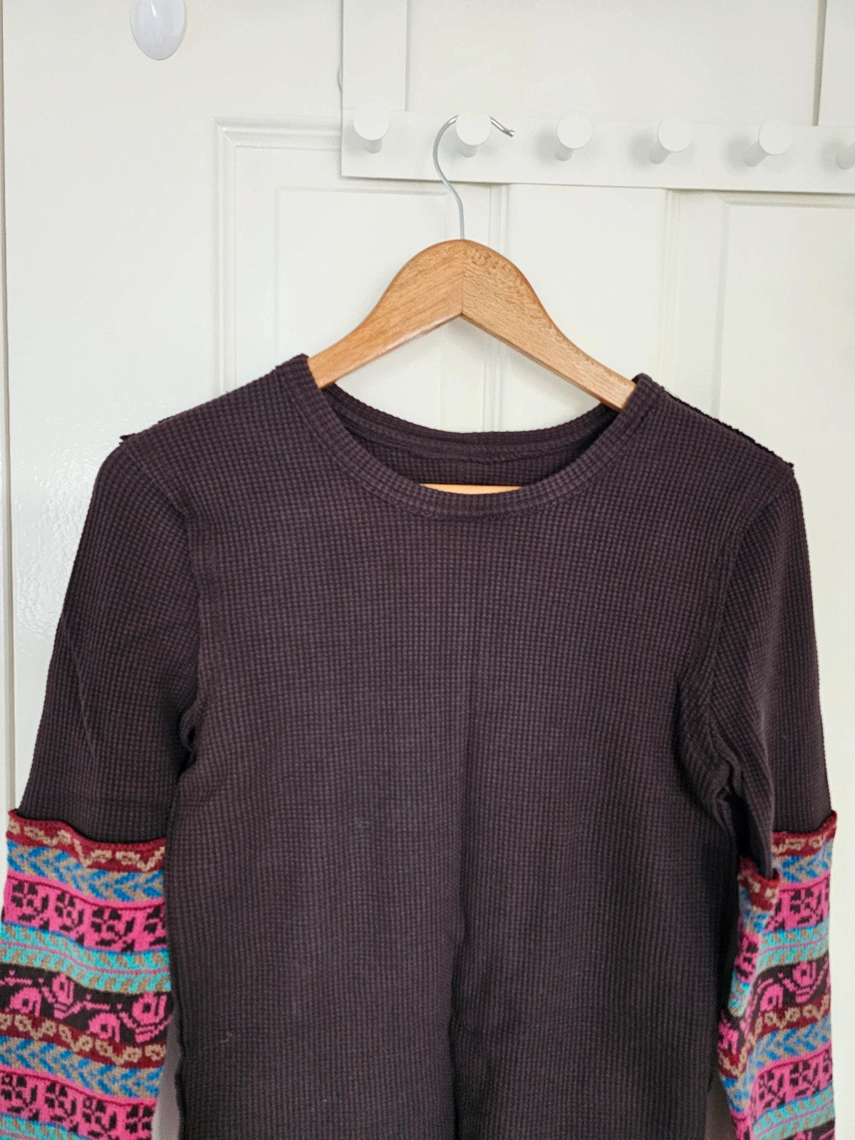 Free people women all in cuff top waffle jersey sweater print cuff thumbhole brown combo cotton M