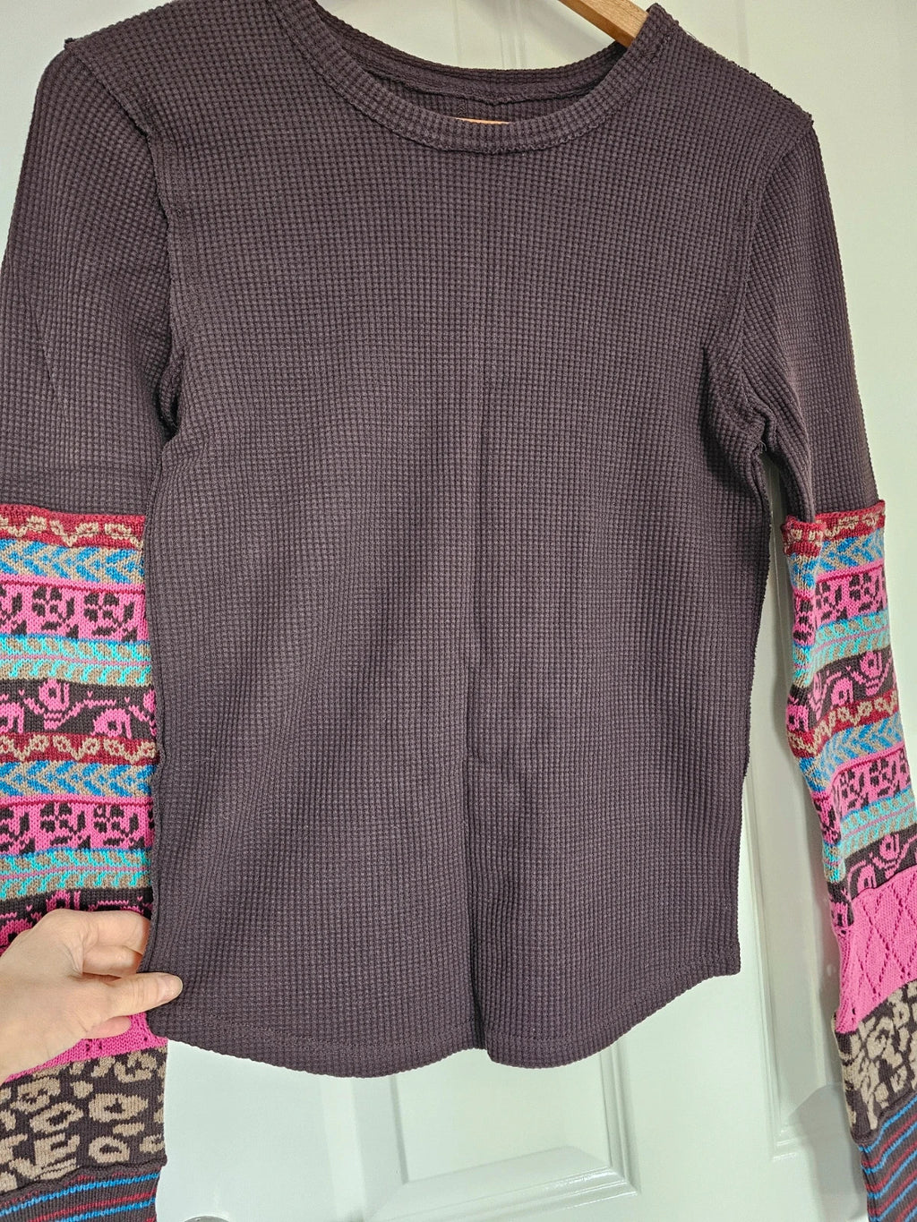 Free people women all in cuff top waffle jersey sweater print cuff thumbhole brown combo cotton M