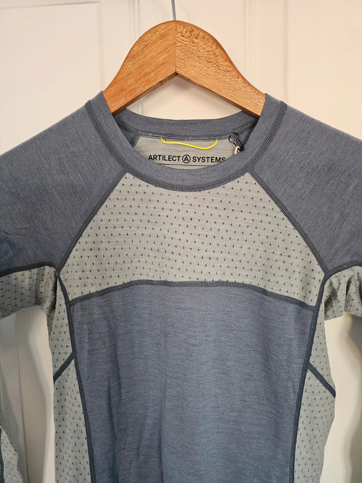 Artilect women darhorse 185 zoned crew neck long sleeve top merino base layer storm blue/slate XS/6