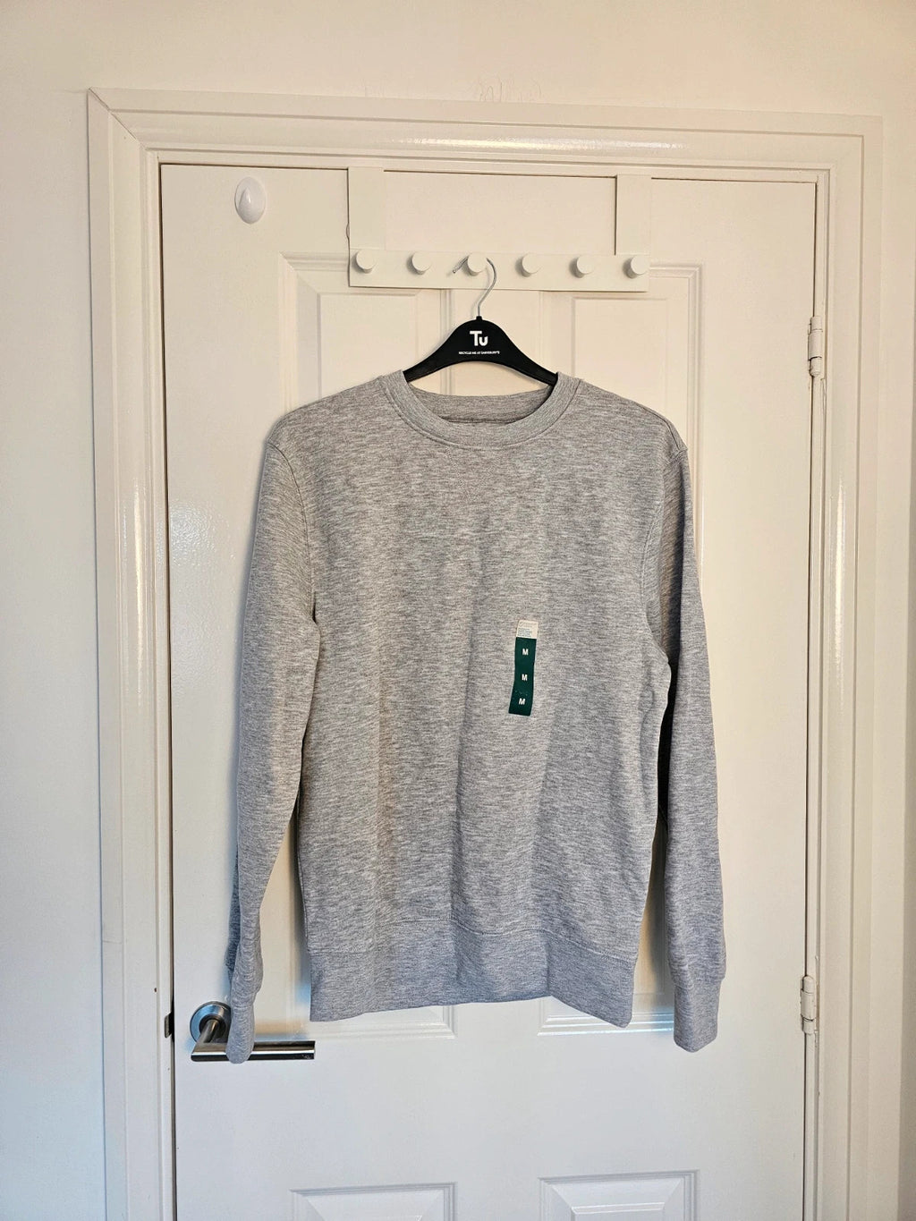 Primark grey crew neck jumper, soft cotton mix, casual activewear style.