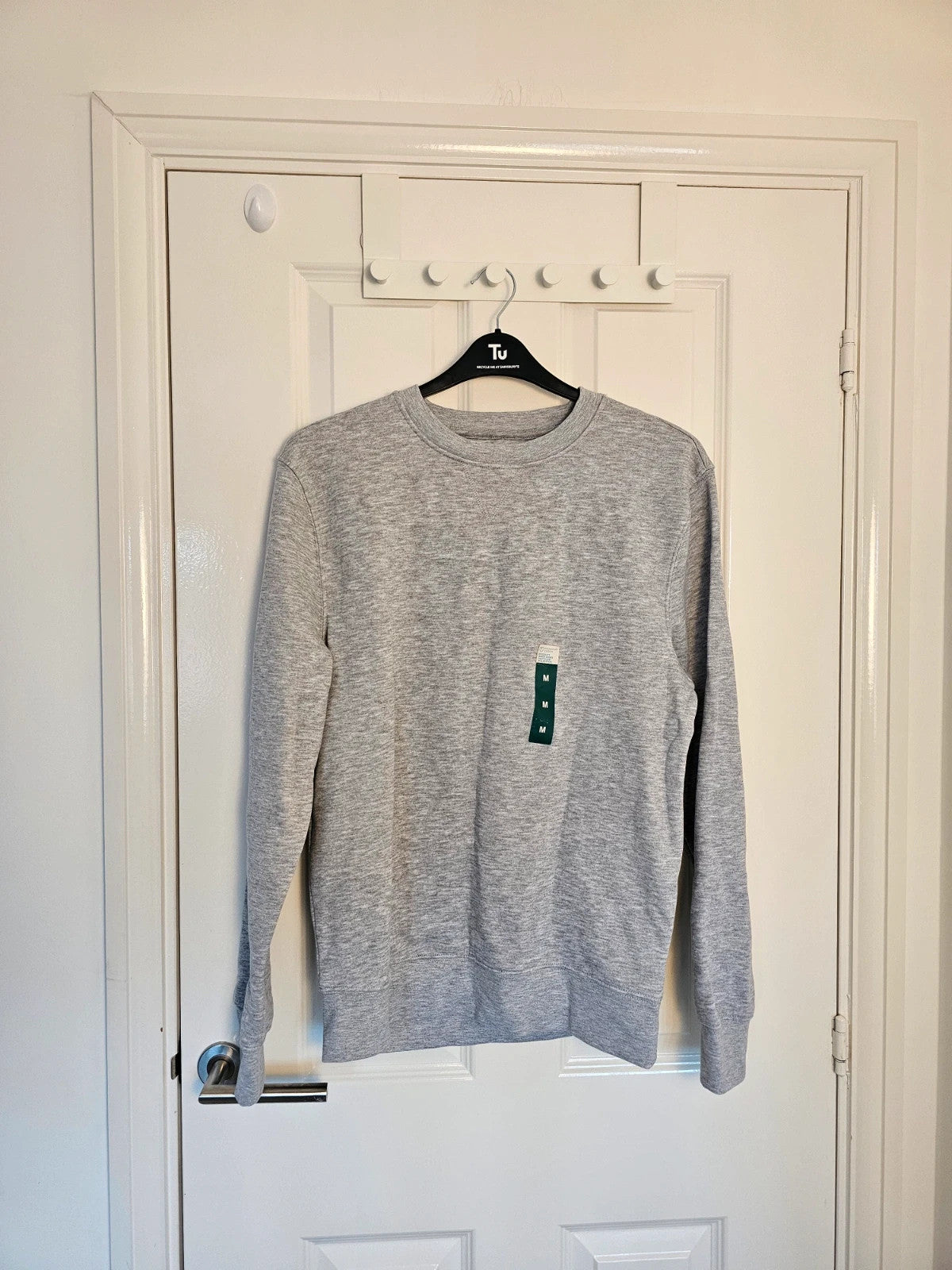Primark grey crew neck jumper, soft cotton mix, casual activewear style.