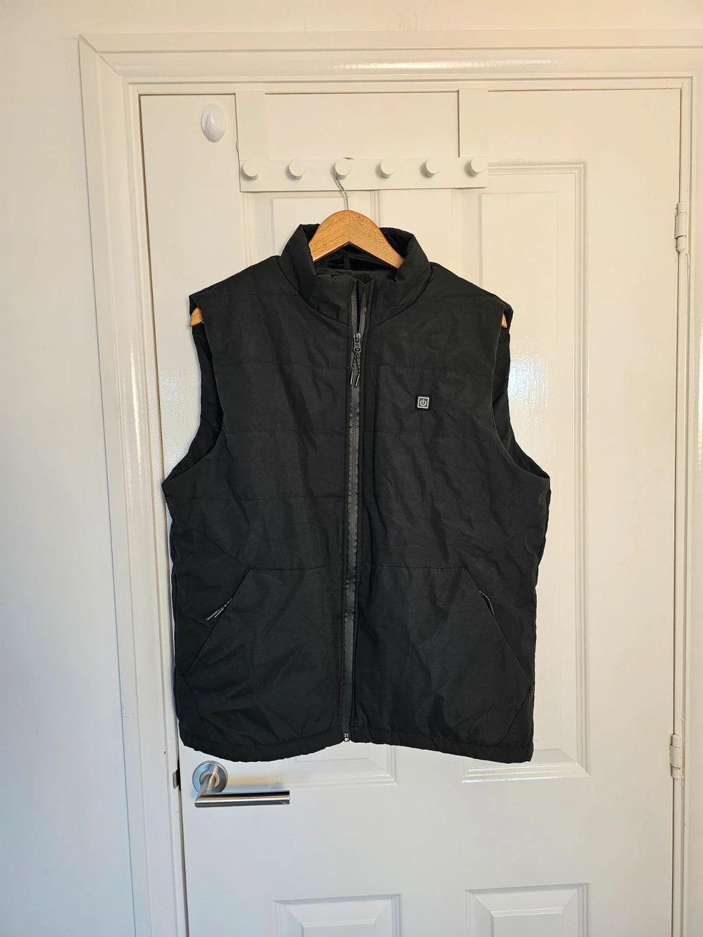 Generic black heating gilet sleeveless jacket with USB electric feature, thermal material.