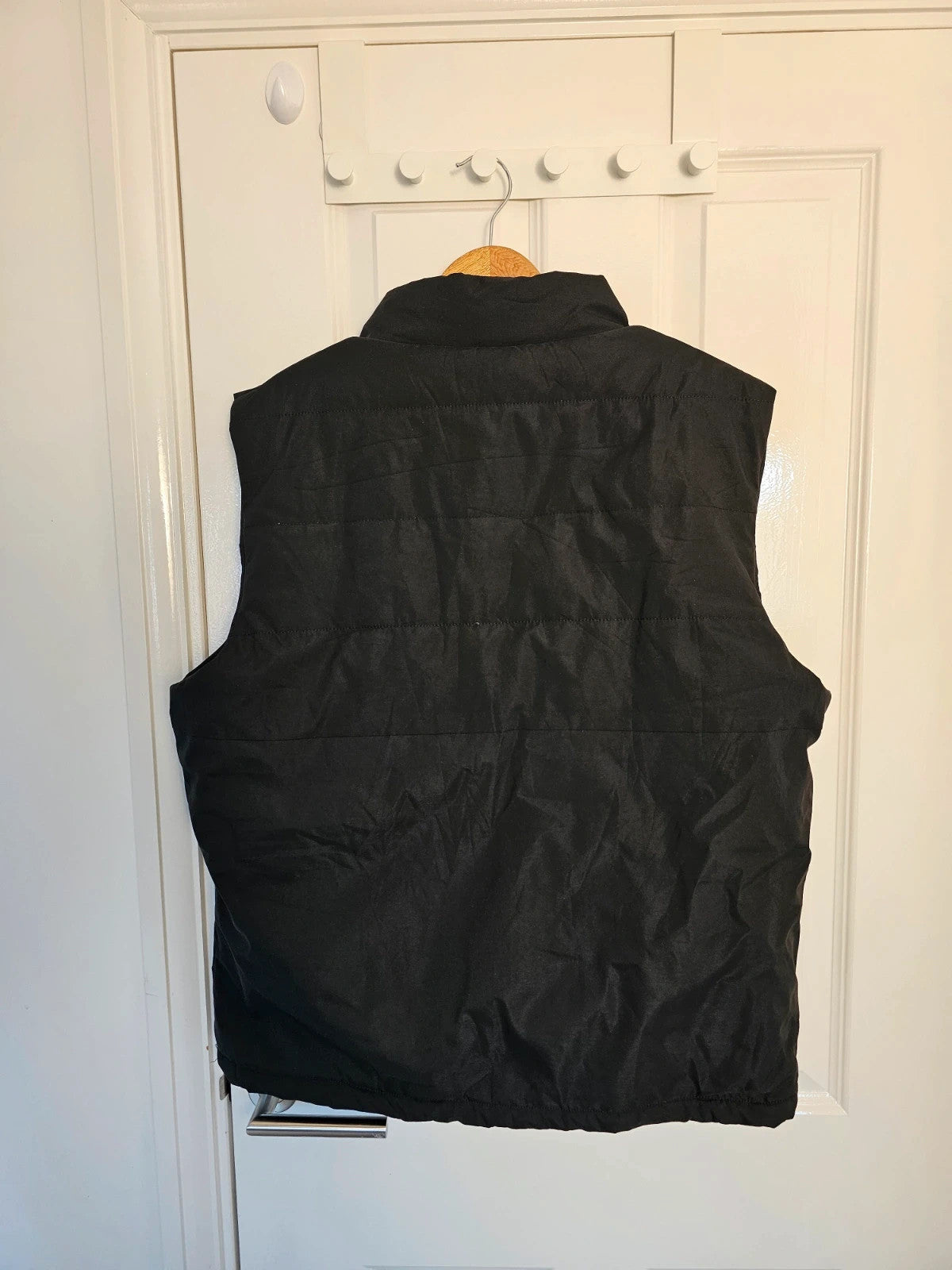 Generic black heating gilet sleeveless jacket with USB electric feature, thermal material.