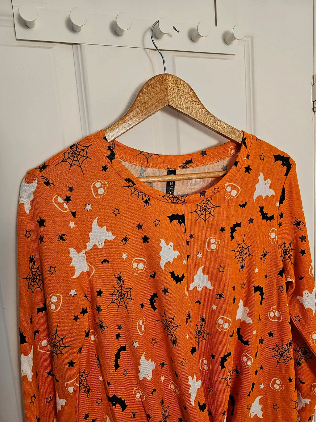 Hot Gift black and orange Halloween jumper with spider ghost skull print and twist hem.