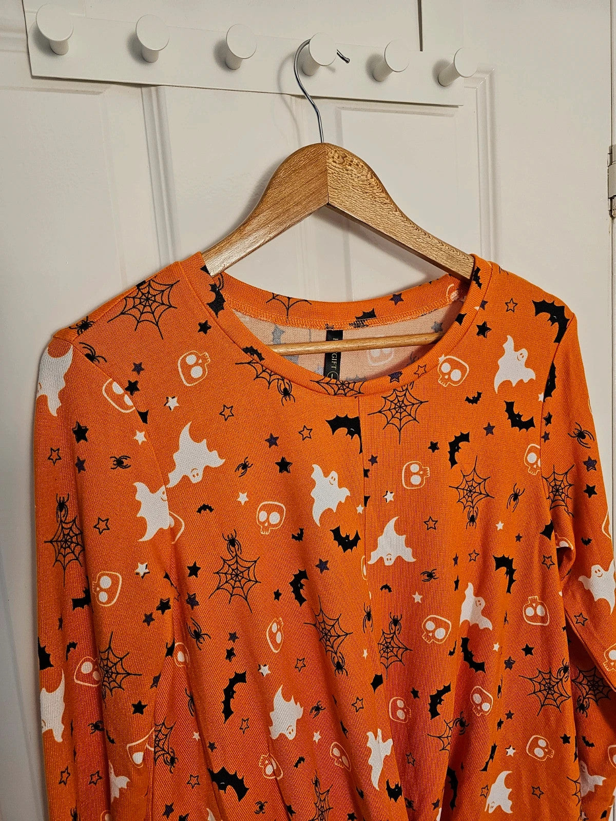 Hot Gift black and orange Halloween jumper with spider ghost skull print and twist hem.