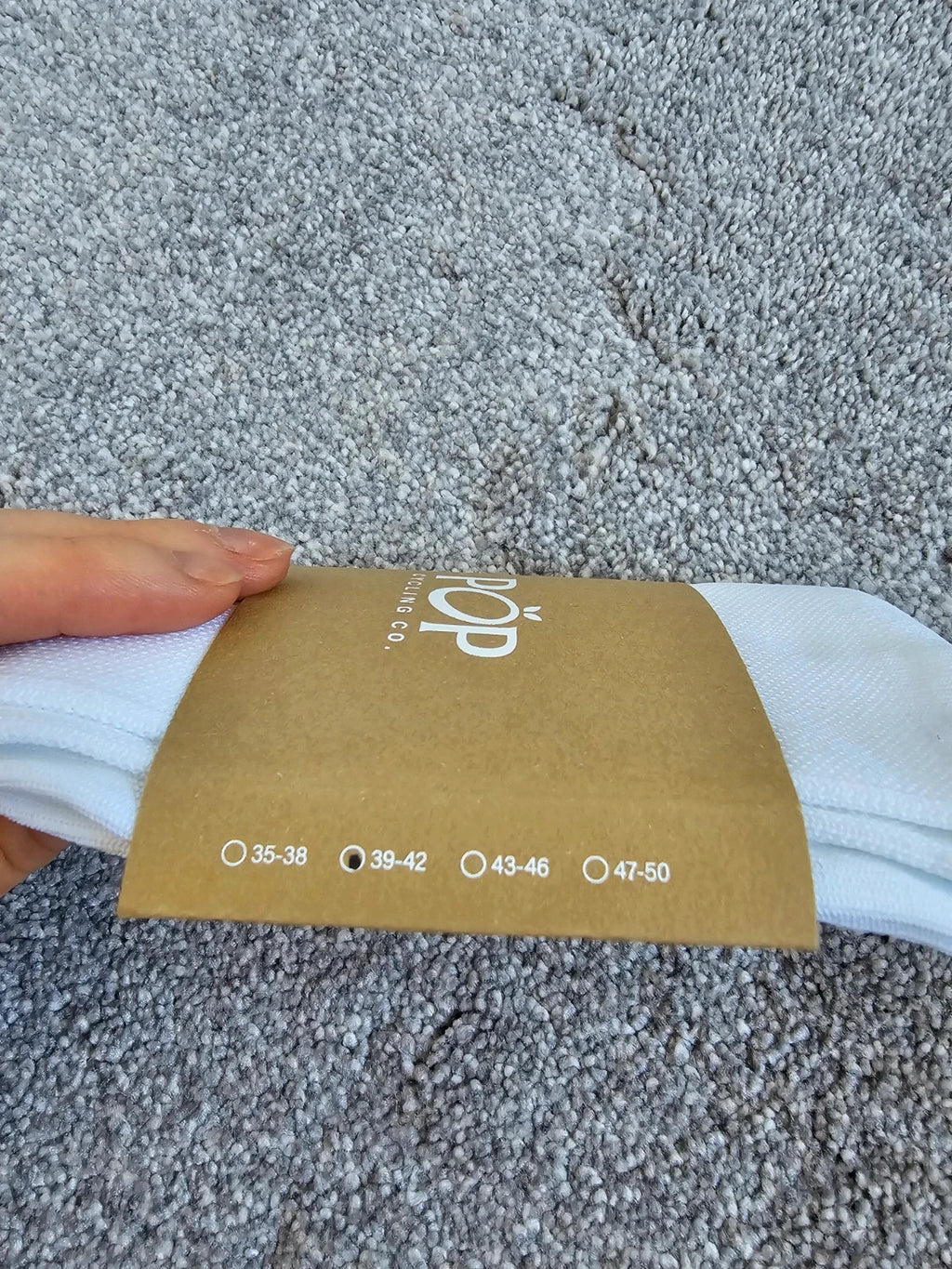 POP white cycling socks with logo, termoregulating quick-dry Q-Skin® material.