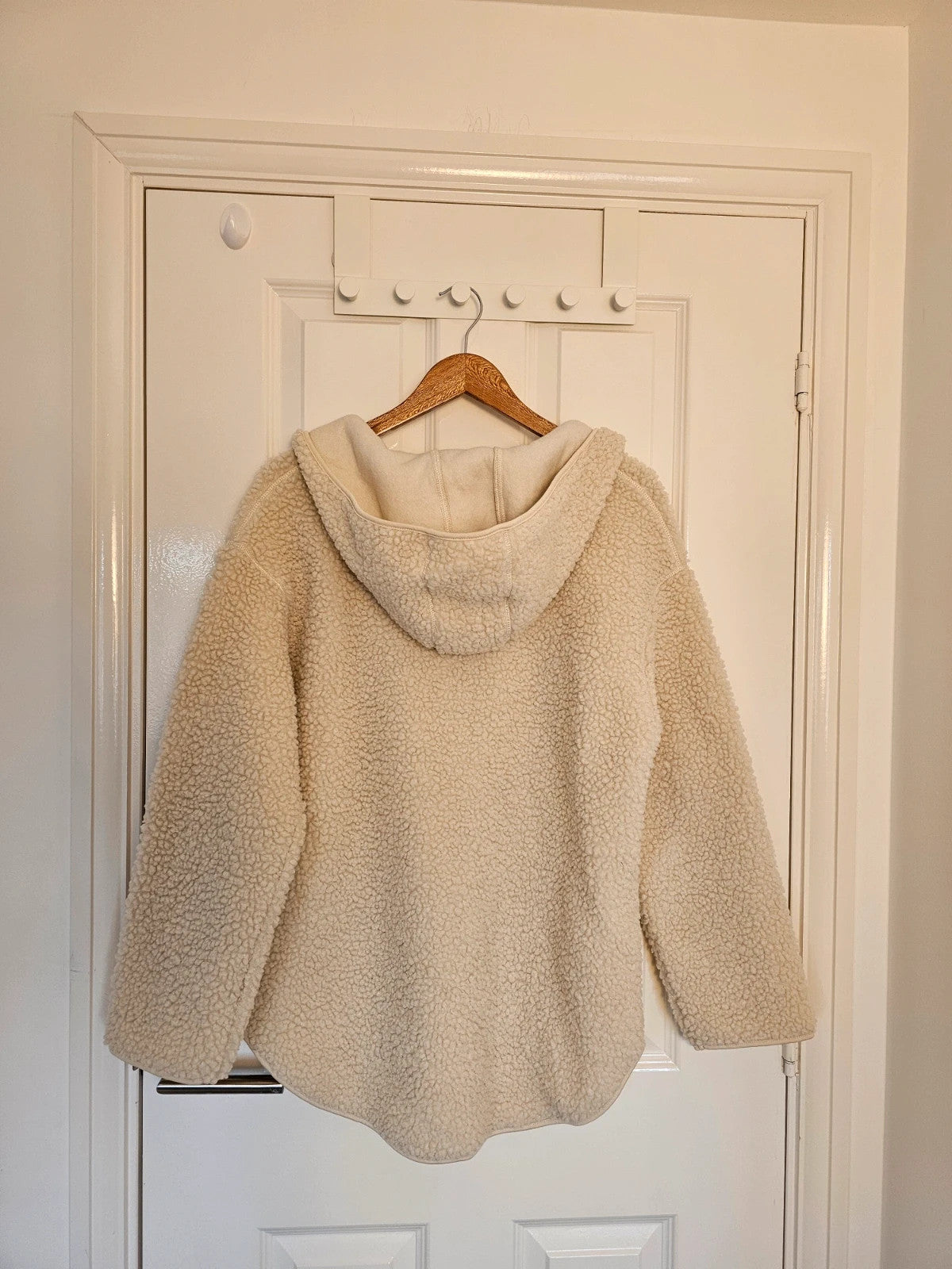 H&M cream oversized fleece teddy jacket with drop shoulder and 1/4 zip detail.