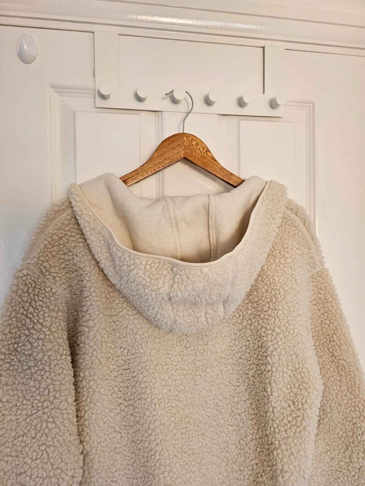 H&M cream oversized fleece teddy jacket with drop shoulder and 1/4 zip detail.