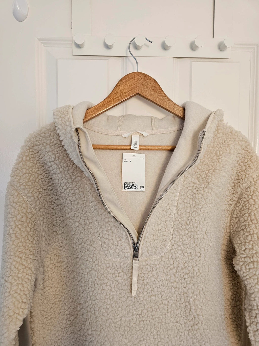 H&M cream oversized fleece teddy jacket with drop shoulder and 1/4 zip detail.