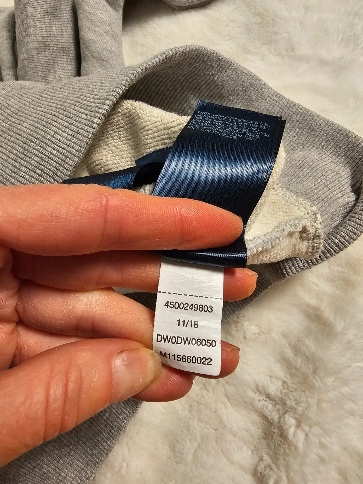 Tommy Jeans grey crew neck sweatshirt with logo, made of 100% cotton.