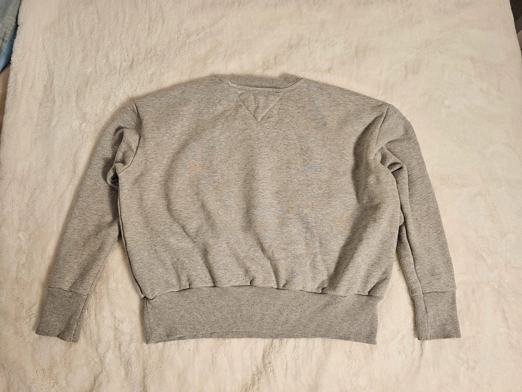 Tommy Jeans grey crew neck sweatshirt with logo, made of 100% cotton.