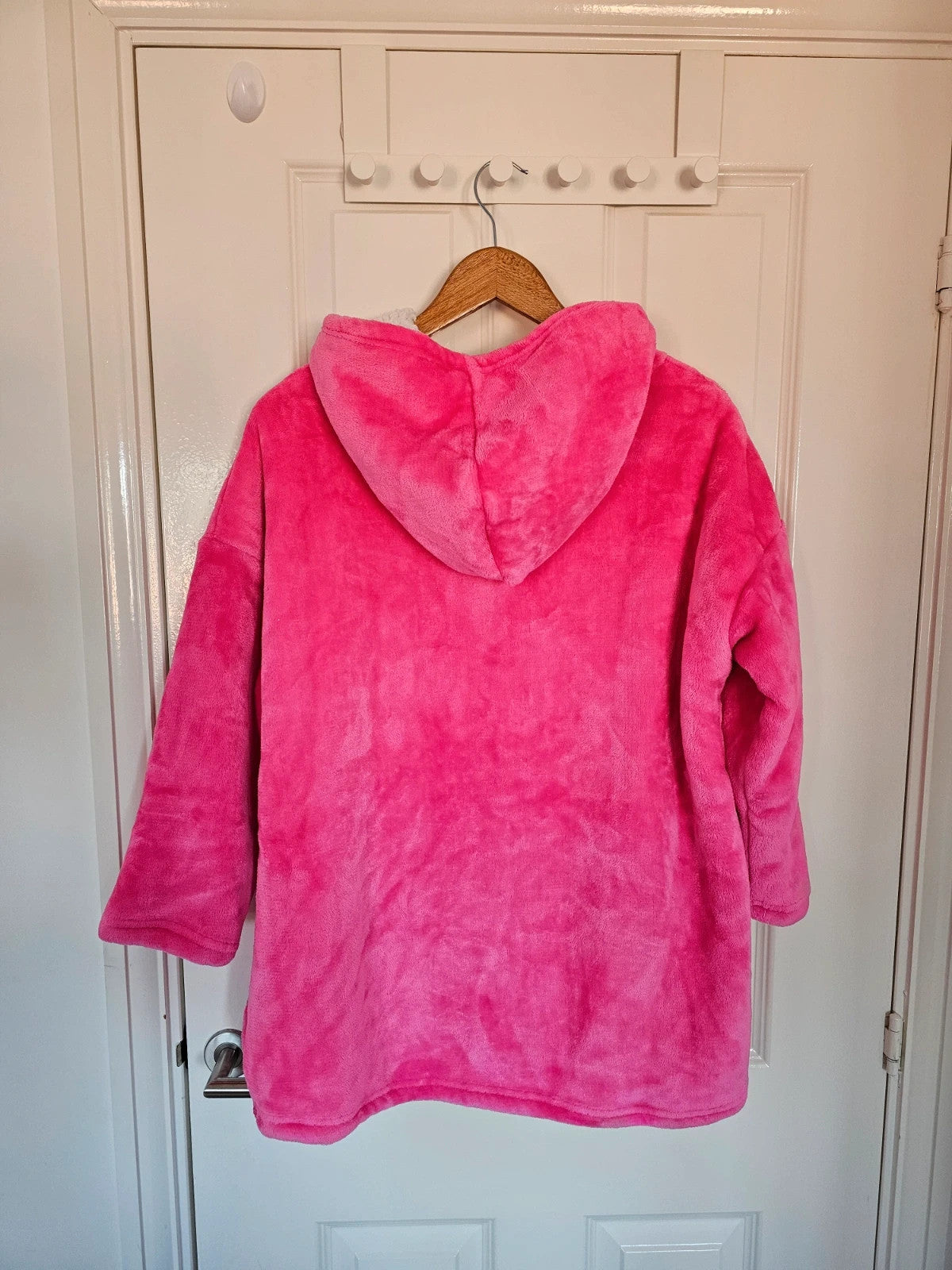 City Comfort pink oversized hoodie blanket with sherpa fleece lining and kangaroo pocket