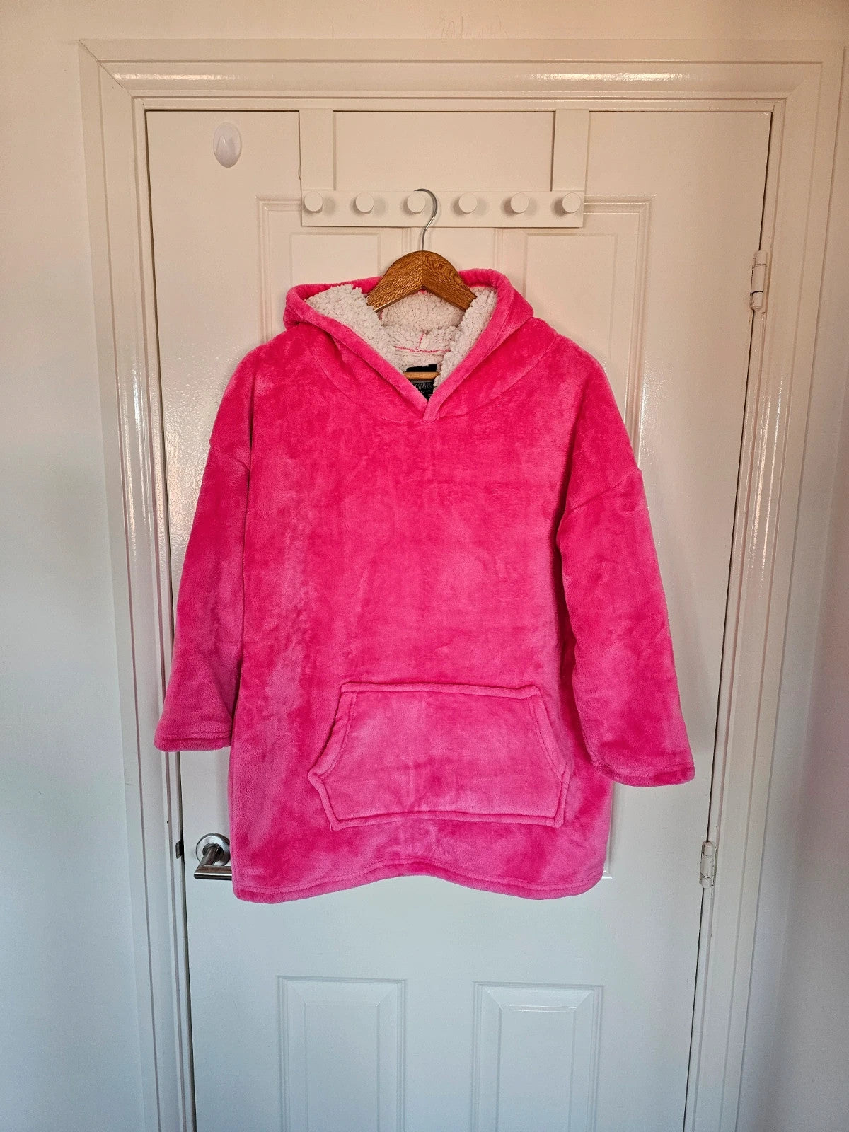City Comfort pink oversized hoodie blanket with sherpa fleece lining and kangaroo pocket