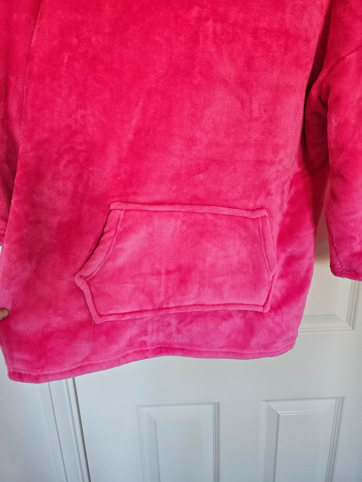 City Comfort pink oversized hoodie blanket with sherpa fleece lining and kangaroo pocket