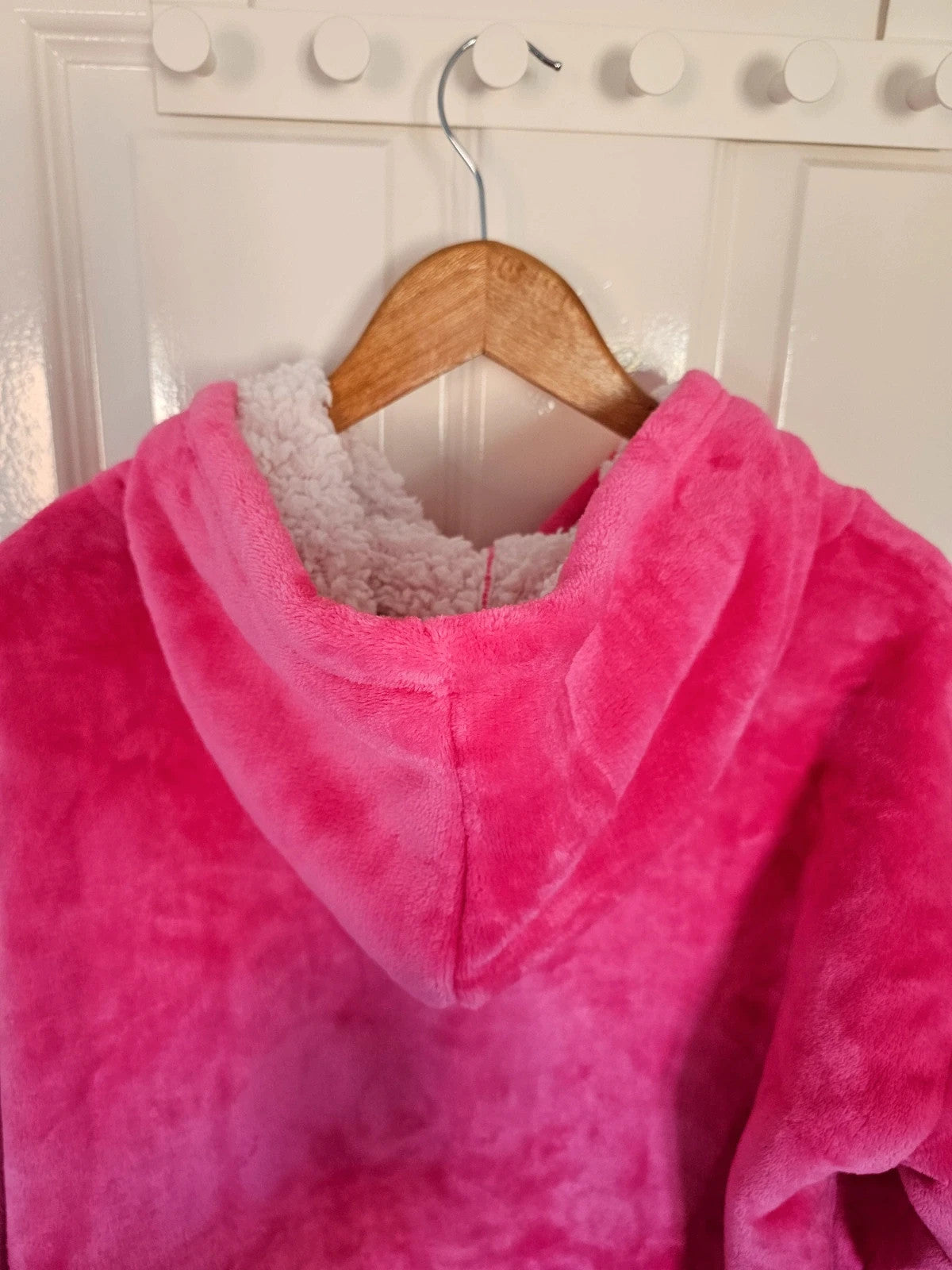 City Comfort pink oversized hoodie blanket with sherpa fleece lining and kangaroo pocket
